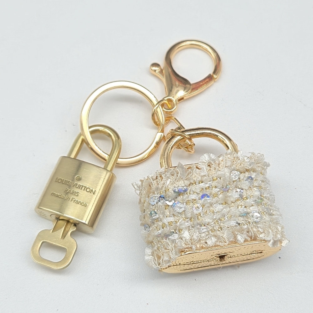 100% Authentic Louis Vuitton Lock & Key Gold with Unbranded Keychain, Keycharm - Picture 12 of 12